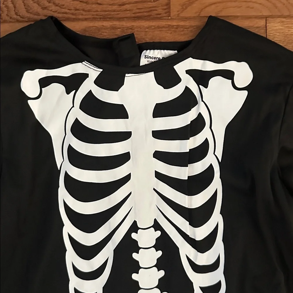 💀 NWT Kids Skeleton Costume Glow in The Dark Skeleton Halloween Costume age 9-11